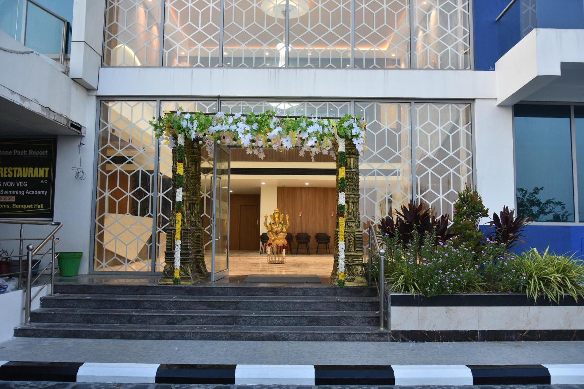 Silver Stone Park Resort, Kovilpatti エクステリア 写真